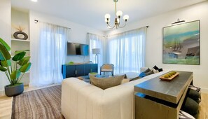 テレビ、書斎 / ワークスペ�ース