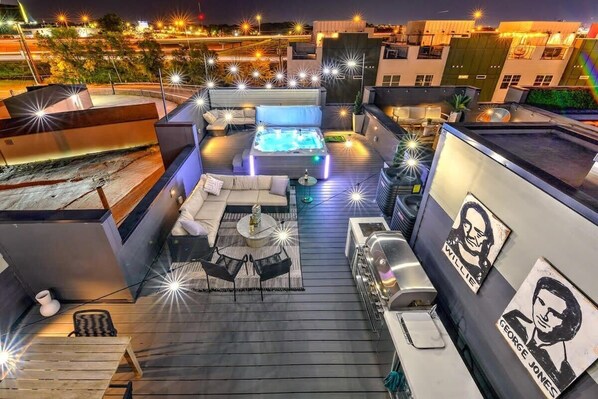 屋外ダイニングエリア