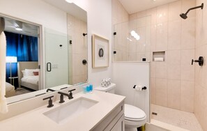Shower - Nash Luxe Party! 13 Beds - Priv Hot Tub/Game Room! (Nashville)