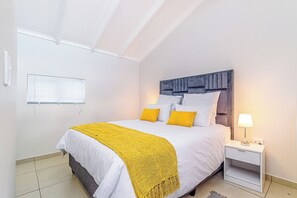 2 habitaciones, caja de seguridad en la habitación y escritorio