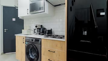 Fridge, microwave, stovetop, dishwasher