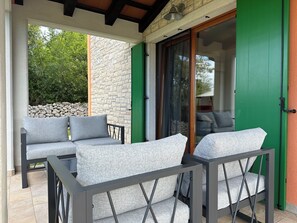 Terrace/patio - Villa Vicani - 2-bedroom villa in Ripenda Kras with WiFi, AC and swimming pool (Ripenda Kras)