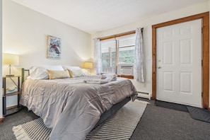 1 bedroom, WiFi, bed sheets - Quaint 1BR Getaway: 2 Minutes to Okemo Mountain (Ludlow)