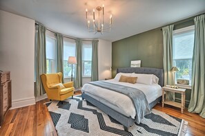 4 bedrooms, desk, iron/ironing board, travel crib