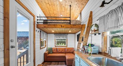 Secluded Mountain Getaway - 2 Cozy Tiny Homes with SPECTACULAR views