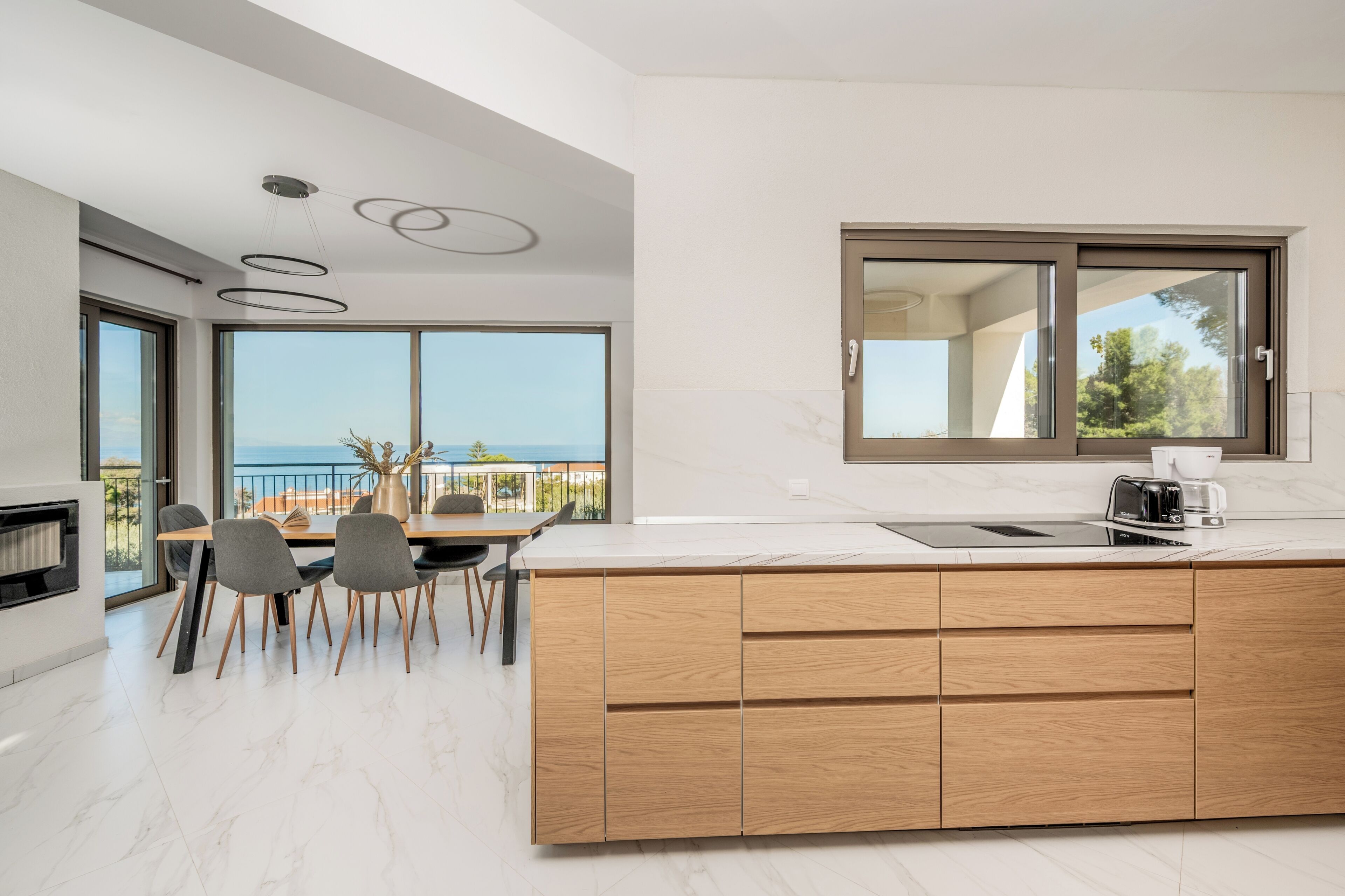Geladeira, micro-ondas, fogão, cooktop