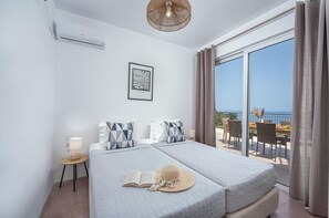 5 makuuhuonetta, tallelokero huoneessa, silitysrauta/-lauta