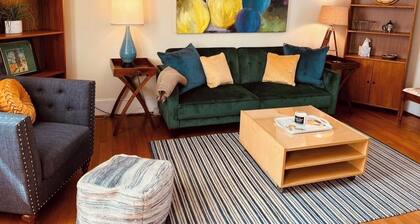 Cleveland Park awesome Winchester 2 BR 1st fl
apt. walk to everything!