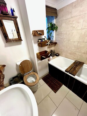 淋浴设施、毛巾、肥皂、洗发水