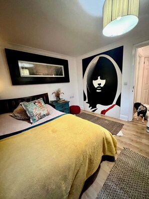 2 bedrooms, iron/ironing board, WiFi, bed sheets - 2 x Brightonesque Double rooms in the heart of (cool AF) Brighton! (Brighton and Hove)
