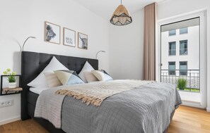 2 quartos, ferros/tábuas de passar roupa, berço de viagem