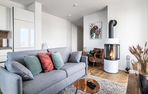 Smart TV y chimenea 