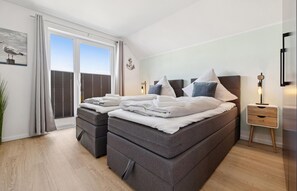 2 bedrooms, iron/ironing board, travel cot, free WiFi