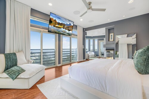 Franklin Mediterranean Villa - Spectacular Estate with Panoramic Views of LA