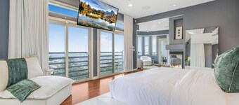 Franklin Mediterranean Villa - Spectacular Estate with Panoramic Views of LA