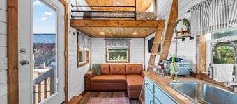 Secluded Mountain Getaway - 1 Cozy Tiny Home with SPECTACULAR views