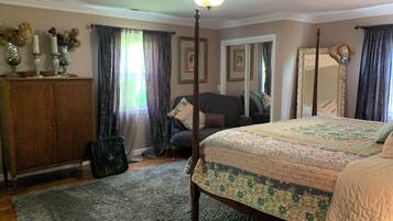 5 bedrooms, desk, iron/ironing board, free WiFi