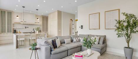 Smart TV, fireplace