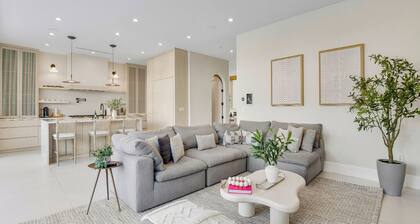 Villa Camellia - Charming 5 BR Home in the heart of Studio City
