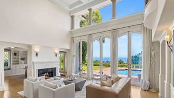 Smart TV, fireplace, offices