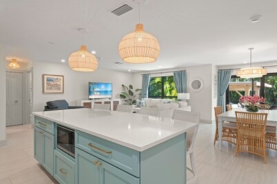 Ground Floor Luxury - Your choice of 2 Bikes or Kayak Rental - Steps to Beach