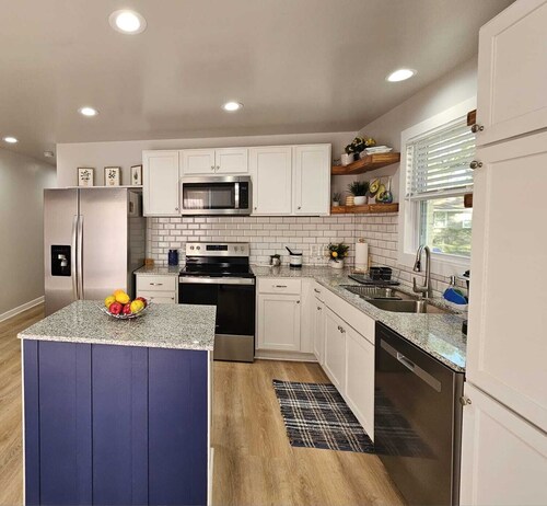 Charming 3-bedroom house in welcoming Hollywood/Meggett, SC.