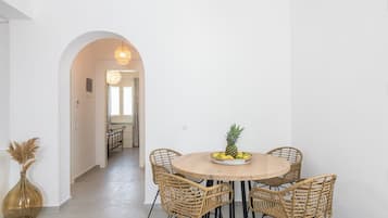 Comfort House | In-room dining