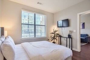 2 bedrooms, desk, iron/ironing board, WiFi