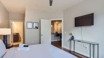 2 bedrooms, desk, iron/ironing board, WiFi