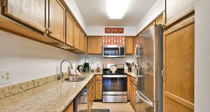 Ski Hill Bluebird Condo: Downtown Breck, Walk To Gondola