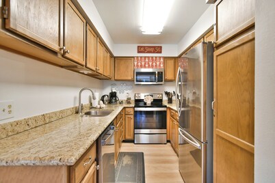 Ski Hill Bluebird Condo: Downtown Breck, Walk To Gondola