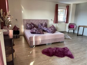 4 bedrooms, in-room safe, desk, free WiFi