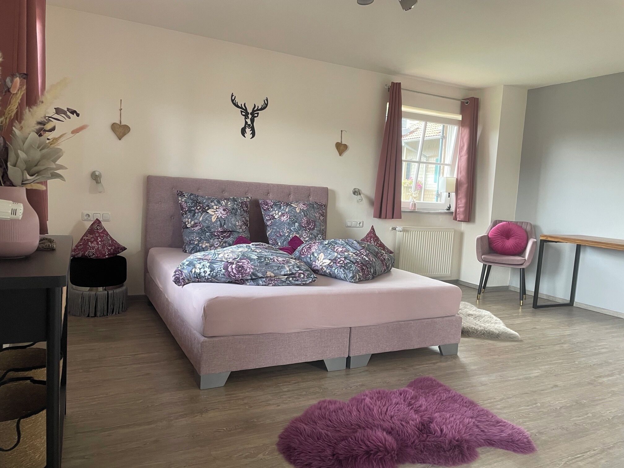 4 Schlafzimmer, Zimmersafe, Schreibtisch, kostenloses WLAN