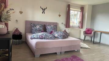 4 Schlafzimmer, Zimmersafe, Schreibtisch, kostenloses WLAN