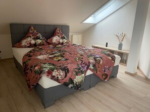 4 dormitoris, caixa forta a l'habitació, escriptori i wifi gratuïta 