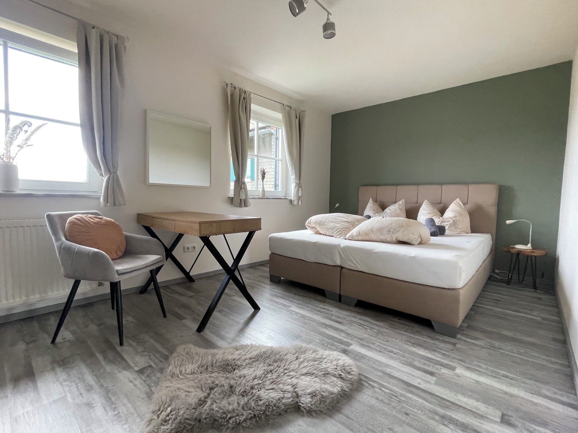 4 Schlafzimmer, Zimmersafe, Schreibtisch, kostenloses WLAN