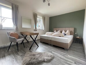 4 habitaciones, caja de seguridad en la habitación y escritorio