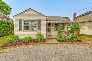 House (2 Bedrooms) | Interior - Bayfront East Quogue Retreat w/ Private Boat Dock (East Quogue)