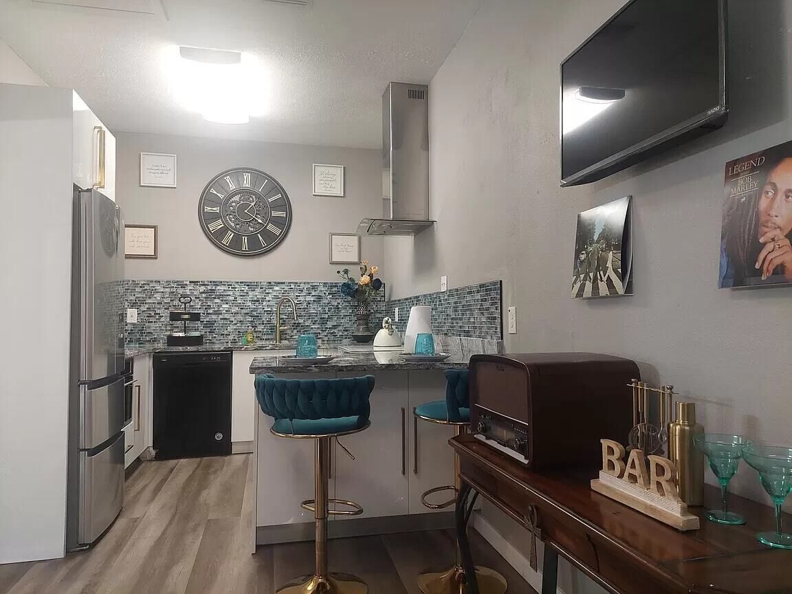 Connie's Cottage - Guest Suite|Temple Terrace