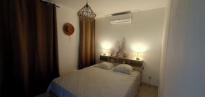 3 bedrooms, iron/ironing board, travel cot, free WiFi - Villa Jolan 1km from Bois Jolan beach (Sainte-Anne)