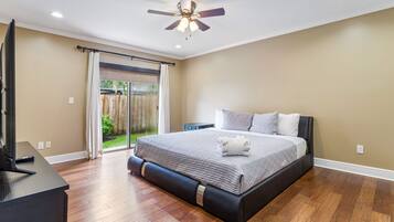 4 bedrooms, WiFi, bed sheets