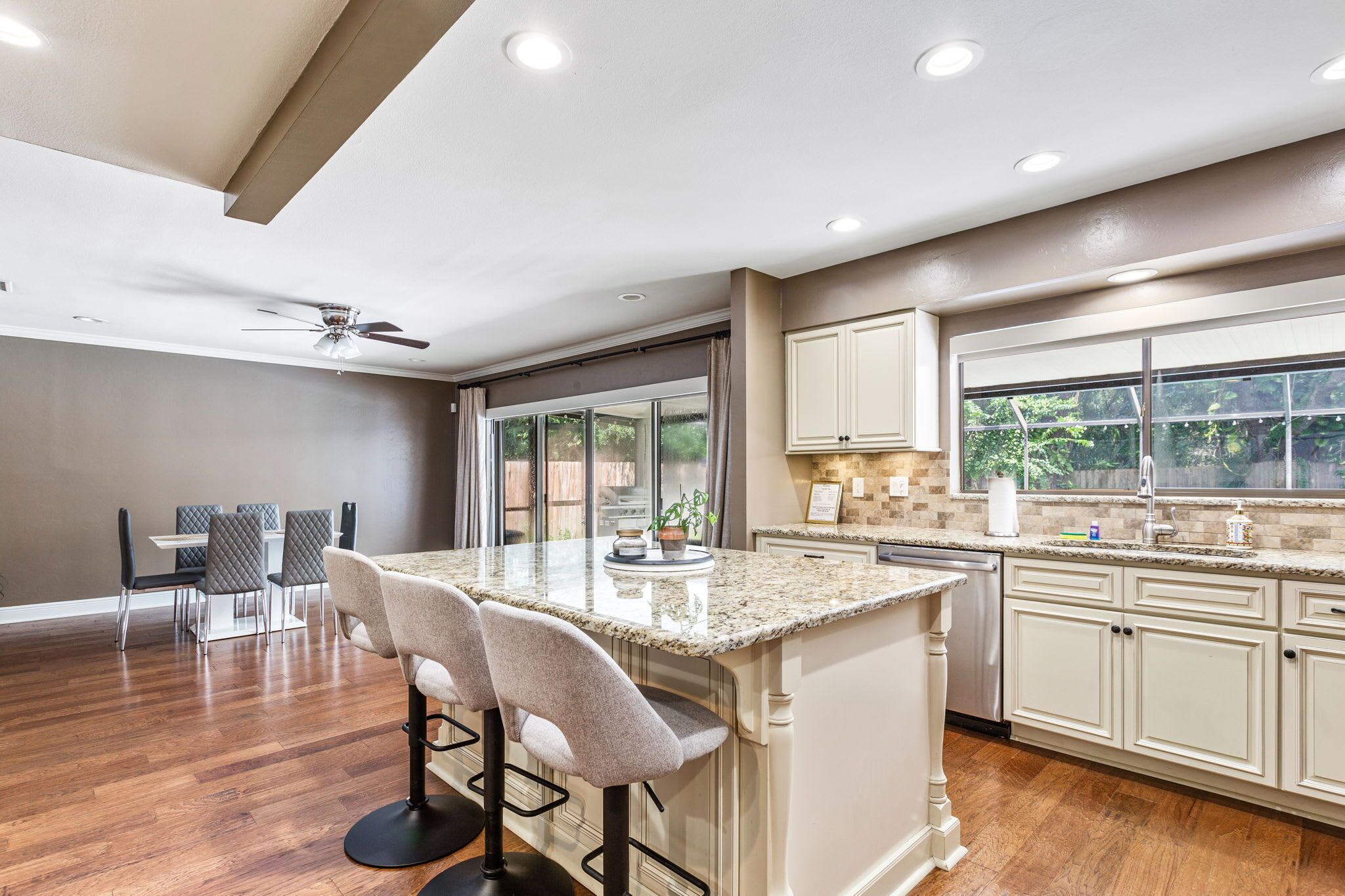 Fridge, cookware/dishes/utensils