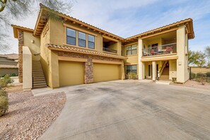 Interior - Phoenix Condo ~ 1 Mi to Desert Ridge Marketplace! (Phoenix)