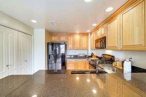 Apartment (2 Bedrooms) | Interior - Phoenix Condo ~ 1 Mi to Desert Ridge Marketplace! (Phoenix)