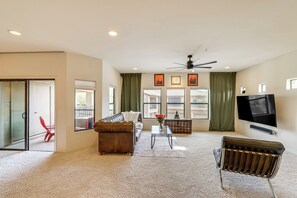 Interior - Phoenix Condo ~ 1 Mi to Desert Ridge Marketplace! (Phoenix)