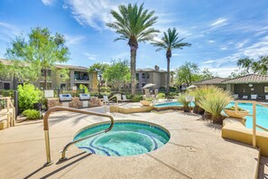 Interior - Phoenix Condo ~ 1 Mi to Desert Ridge Marketplace! (Phoenix)
