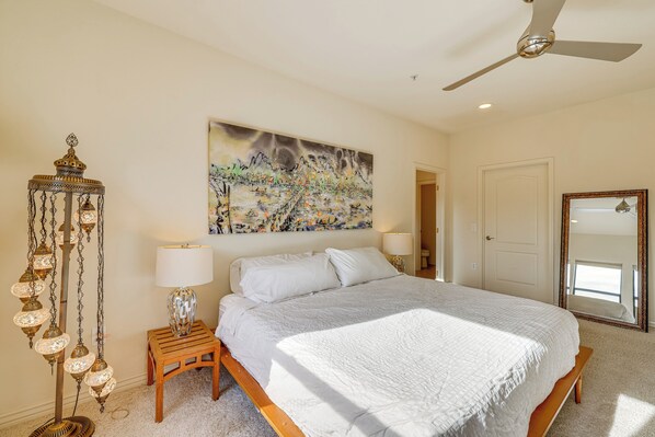 Interior - Phoenix Condo ~ 1 Mi to Desert Ridge Marketplace! (Phoenix)