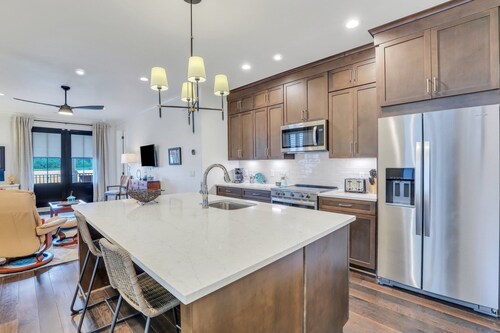 Incredible Riverfront Views w/ Patio Overlooking River by Lucky Savannah