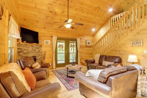 Interior - Secluded Cabin: Hot Tub & 10 Mi to Blue Ridge (Epworth)