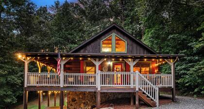 Secluded Cabin: Hot Tub & 10 Mi to Blue Ridge